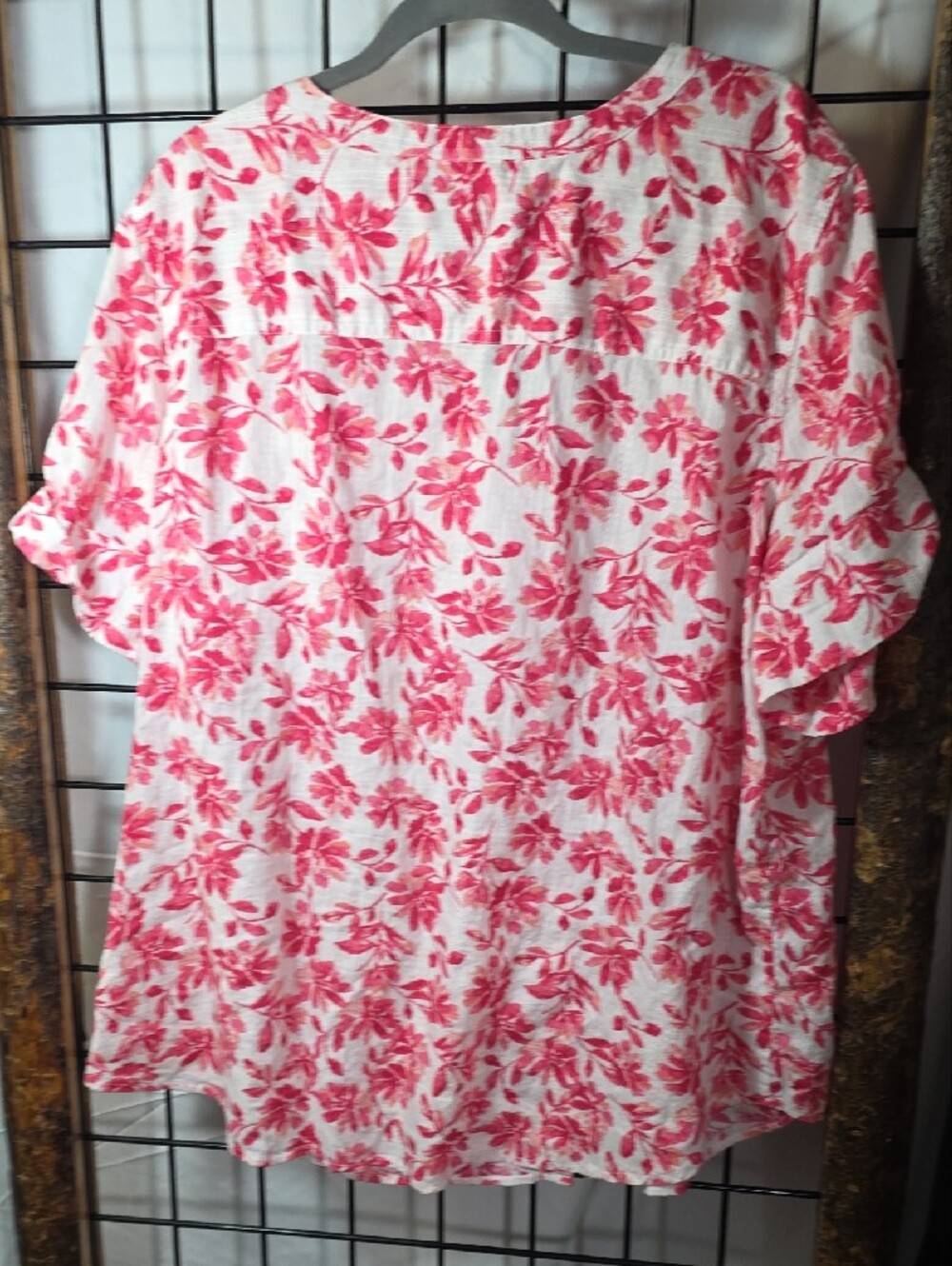 Relaxed Pink Floral Button-Front Women's Shirt - Picture 5 of 8